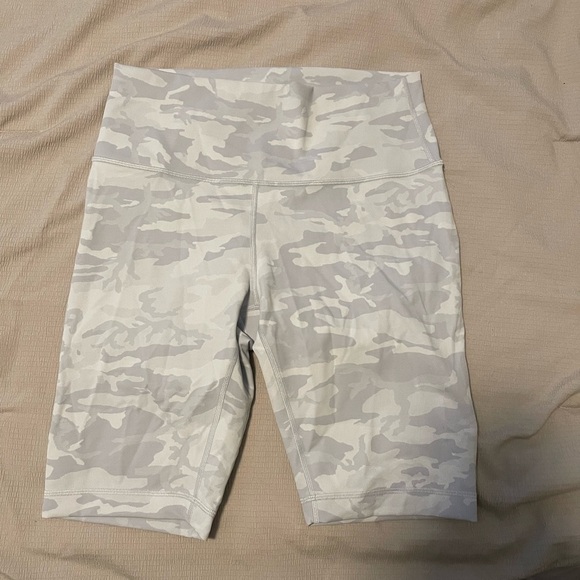 Lululemon Wunder Under Short 10" Incognito Camo Jacquard Alpine White Starlight - Picture 4 of 5